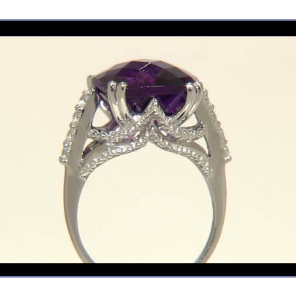 8.5 ctw purple amethyst Rhodium over sterling silver - Picture 3 of 9